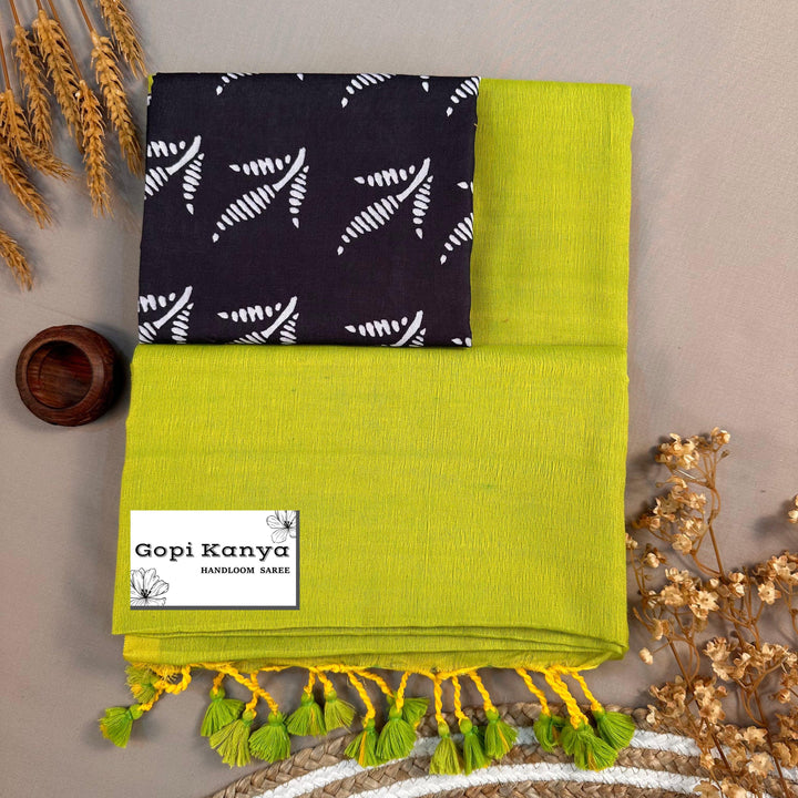 Perrot Green Handloom Cotton Saree With Printed Blouse - Gopi Kanya